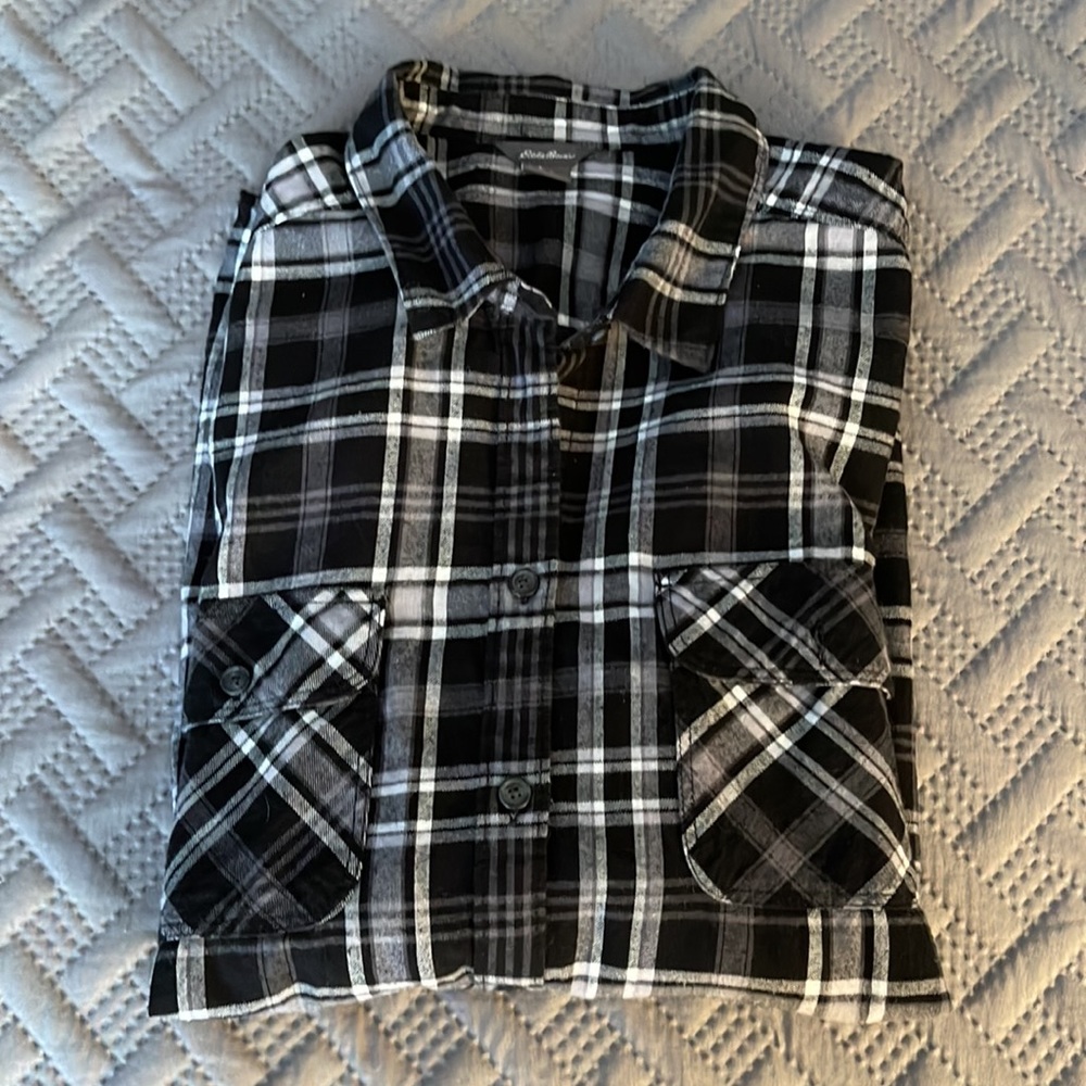 Women’s XLT Eddie Bauer Button Down - Picture 2 of 3